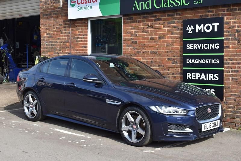 Used Jaguar XE R-Sport 240 HP (176 kW) 2016 Blue Sedan