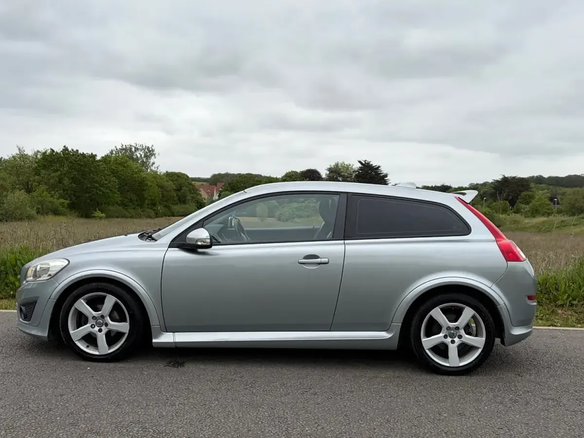 Usado Volvo C30 R-Design 2010 Plateado Utilitario