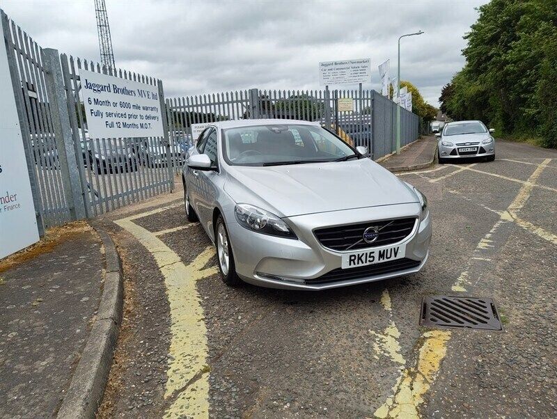 Silver Used 2015 Volvo V40 SE Estate | £7,995 (Fair price) - Image 1/4