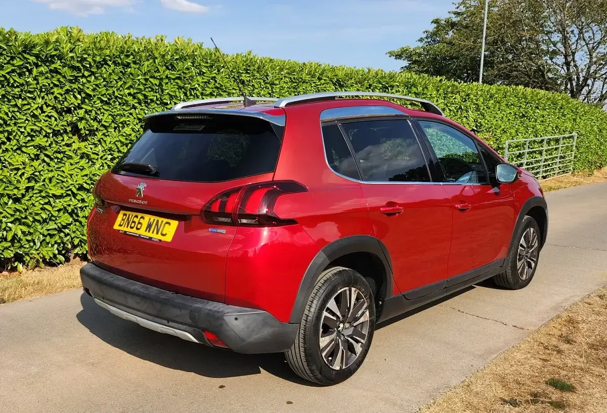 Used Peugeot 2008 Allure 82 HP (60 kW) 2016 Red SUV