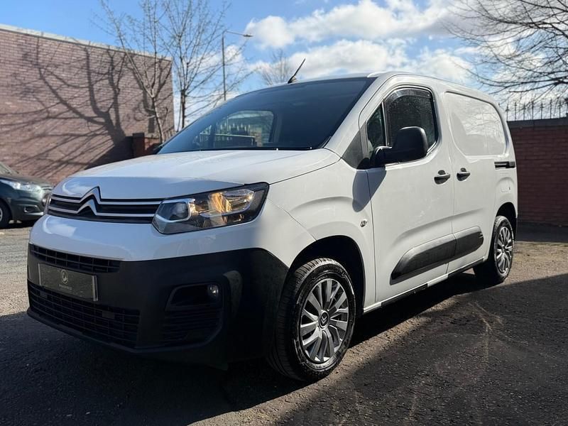 Used Citroën Berlingo 75 HP (55 kW) 2021 White MPV