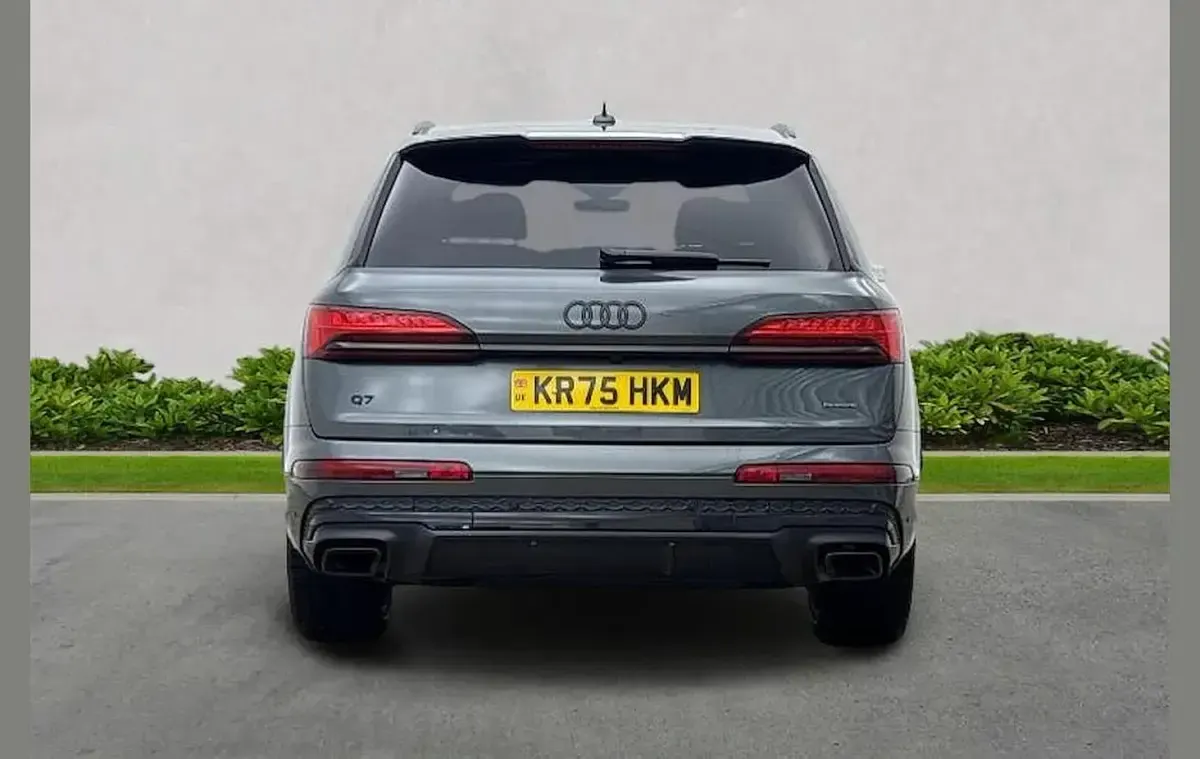 Used Audi Q7 Black Edition 281 HP (206 kW) 2025 Grey SUV