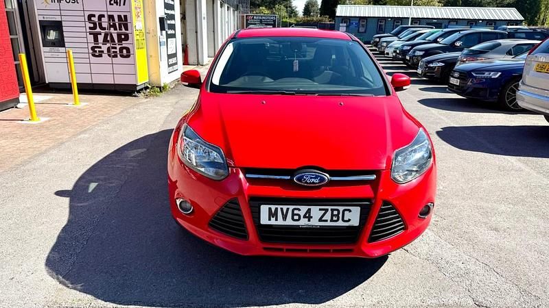 Used Ford Focus Zetec 125 HP (91 kW) 2014 Red Hatchback