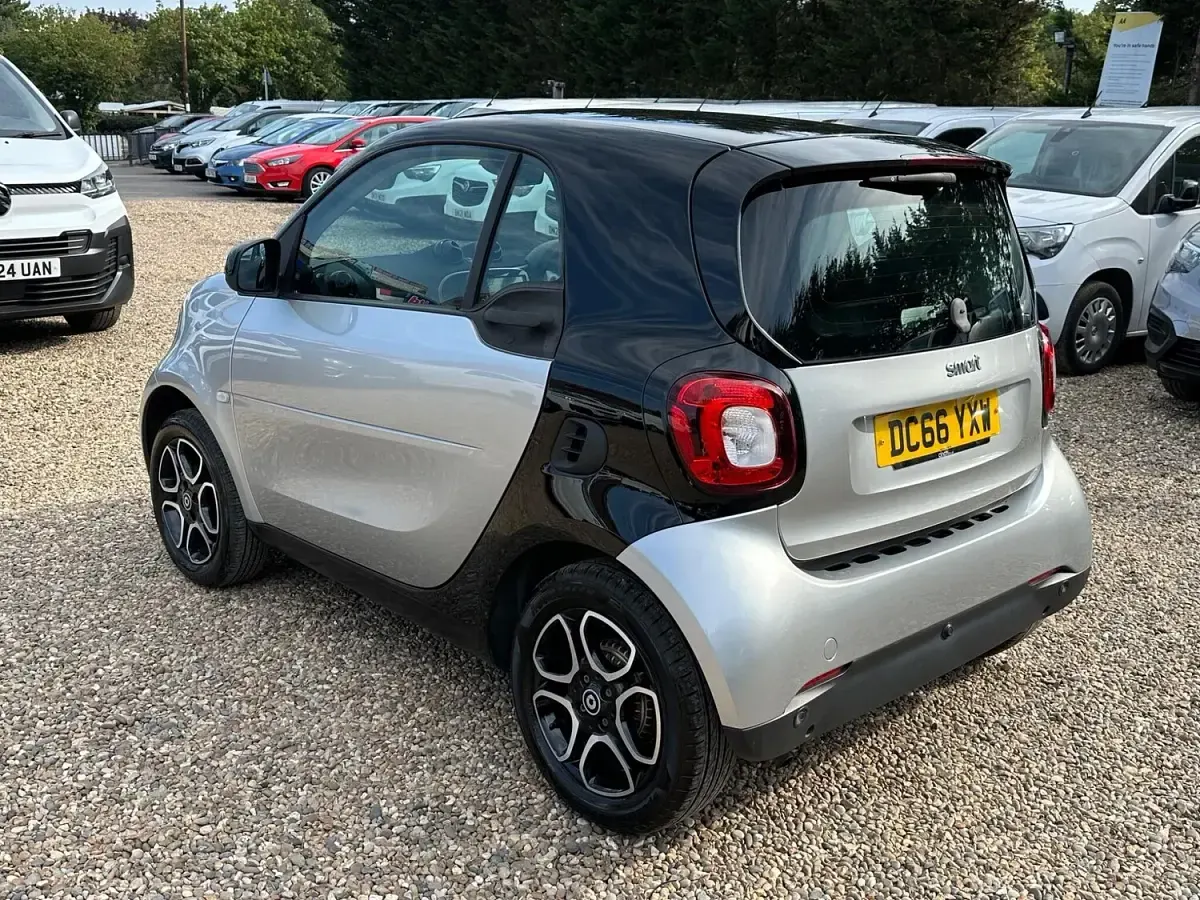 Used Smart ForTwo Coupé Premium 71 HP (52 kW) 2017 Silver Coupe