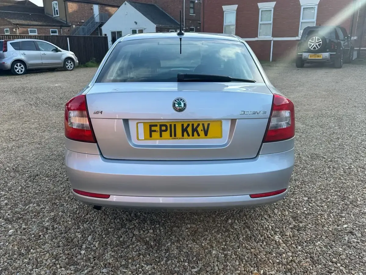 Used Skoda Octavia SE 102 HP (75 kW) 2011 Silver Hatchback