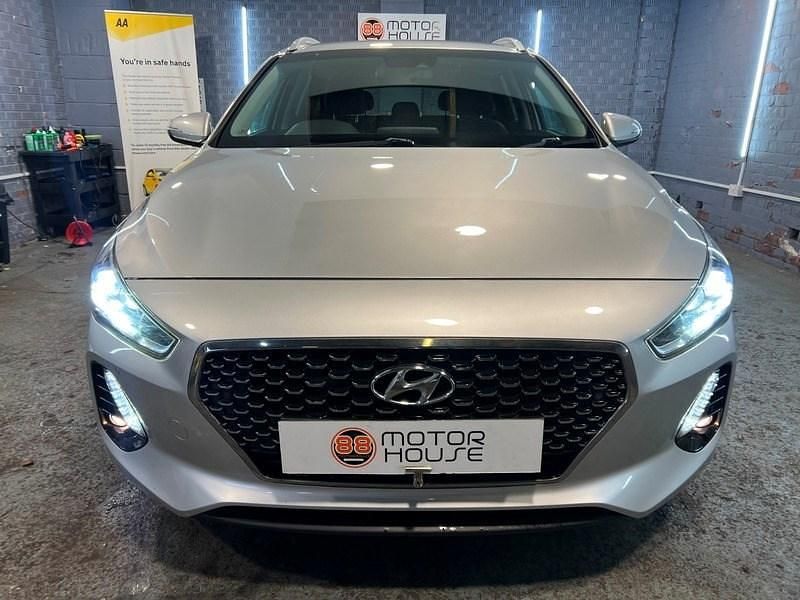 Used Hyundai i30 Premium 110 HP (80 kW) 2018 Silver Estate