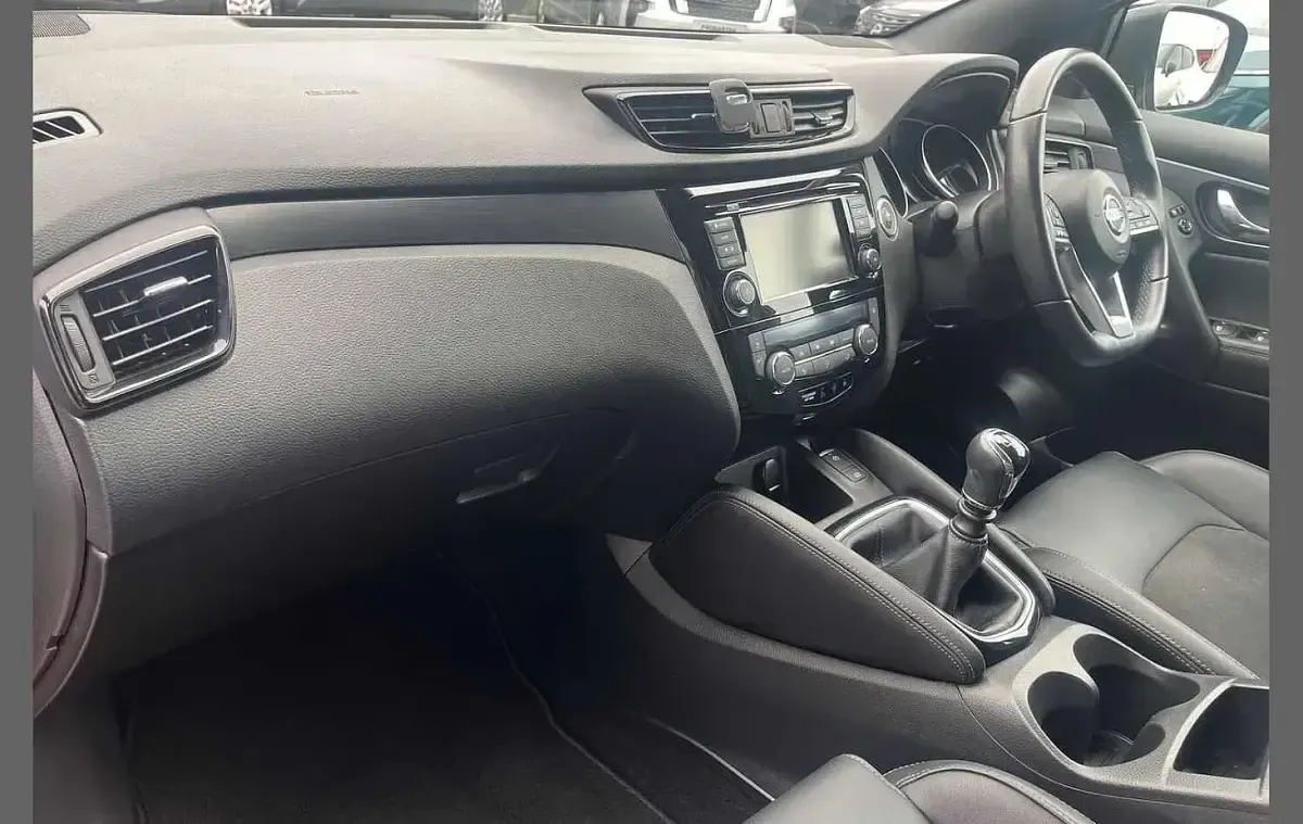 Used Nissan Qashqai N-TEC 138 HP (101 kW) 2020 Red SUV