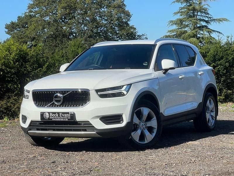 White Used 2020 Volvo XC40 Momentum SUV | £17,800 (Good price) - Image 1/3