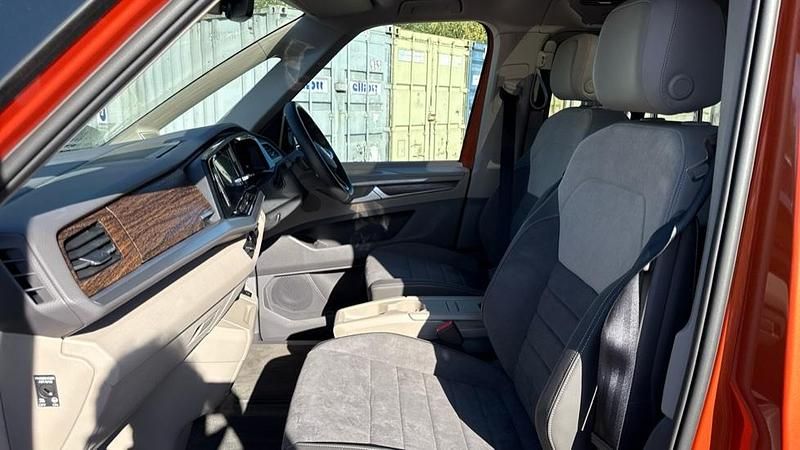 Used VW Multivan Style 150 HP (110 kW) 2025 Orange Van