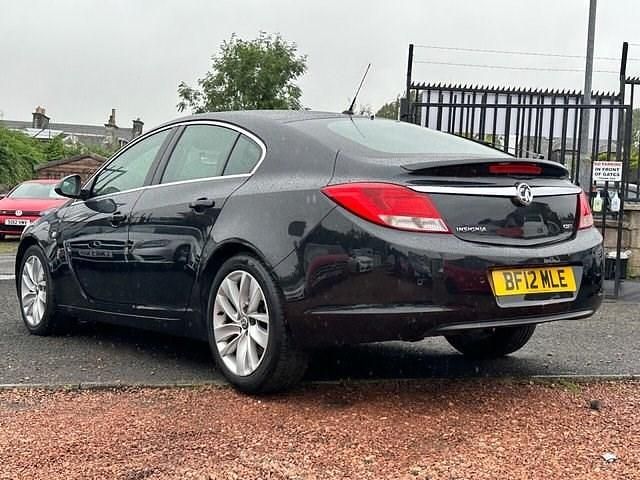 Second-hand Vauxhall Insignia SRi 160 CP (117 kW) 2012 Negru Hatchback