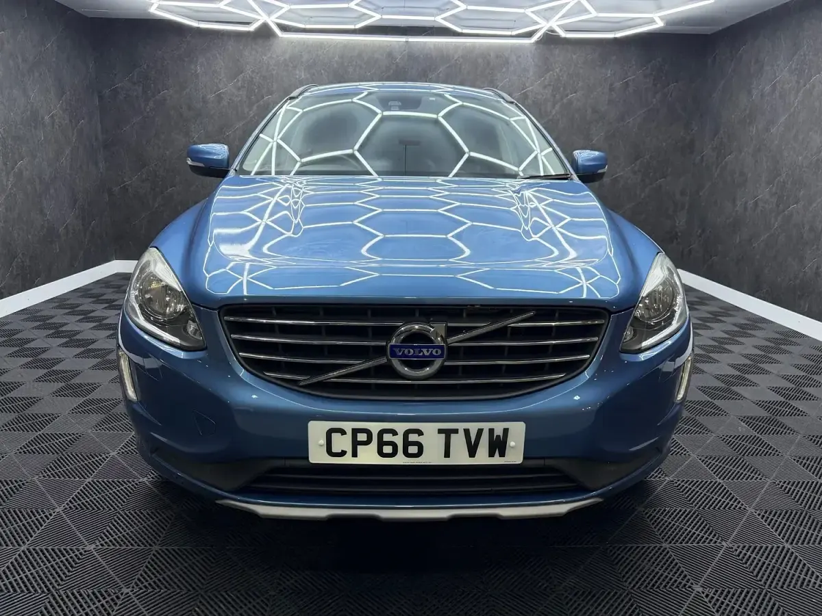 Used Volvo XC60 SE 190 HP (139 kW) 2016 Blue SUV