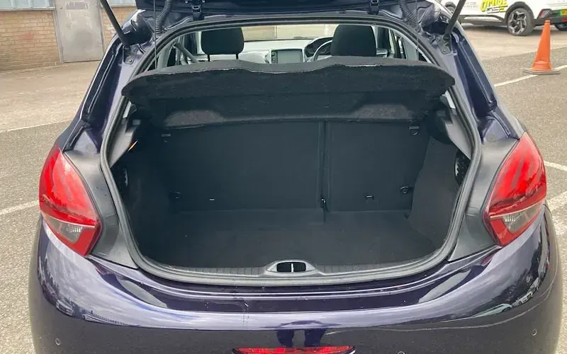 Gebraucht Peugeot 208 82 PS (60 kW) 2019 Blau Kleinwagen