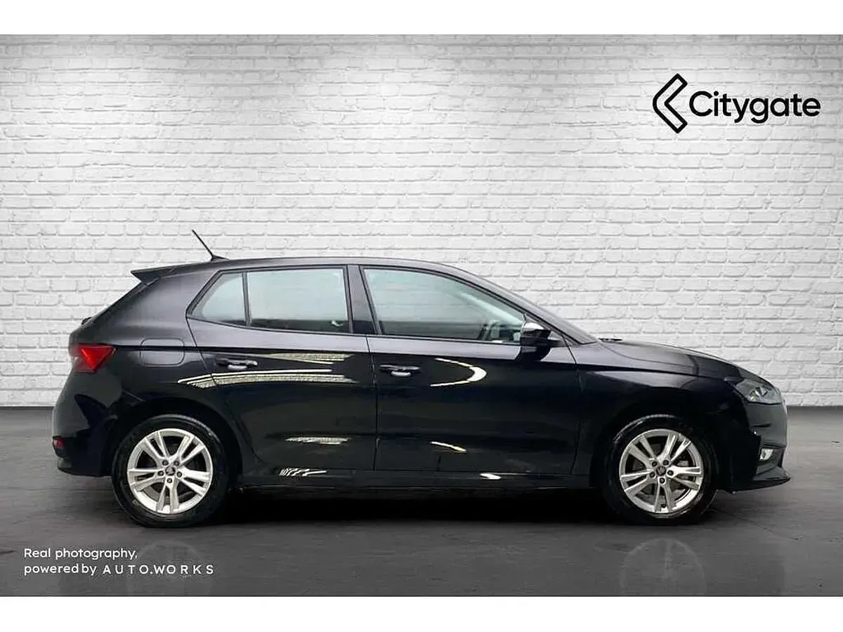Used Skoda Fabia SE 85 HP (62 kW) 2025 Black magic pearl effect Hatchback