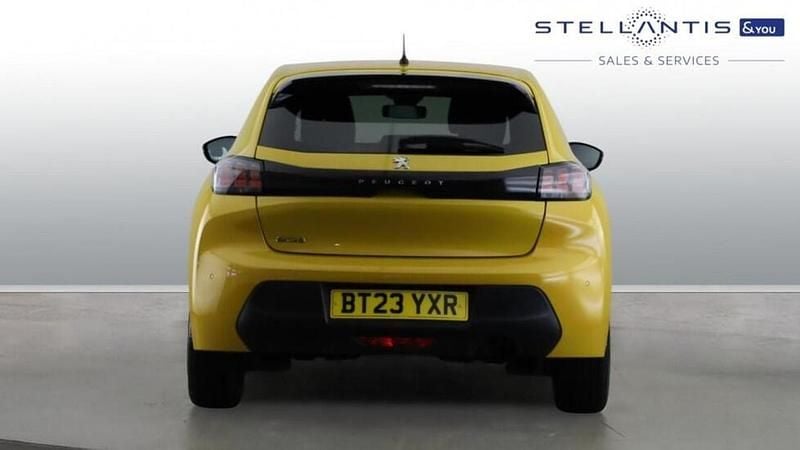 Used Peugeot 208 Active+ 102 HP (75 kW) 2023 Yellow Hatchback