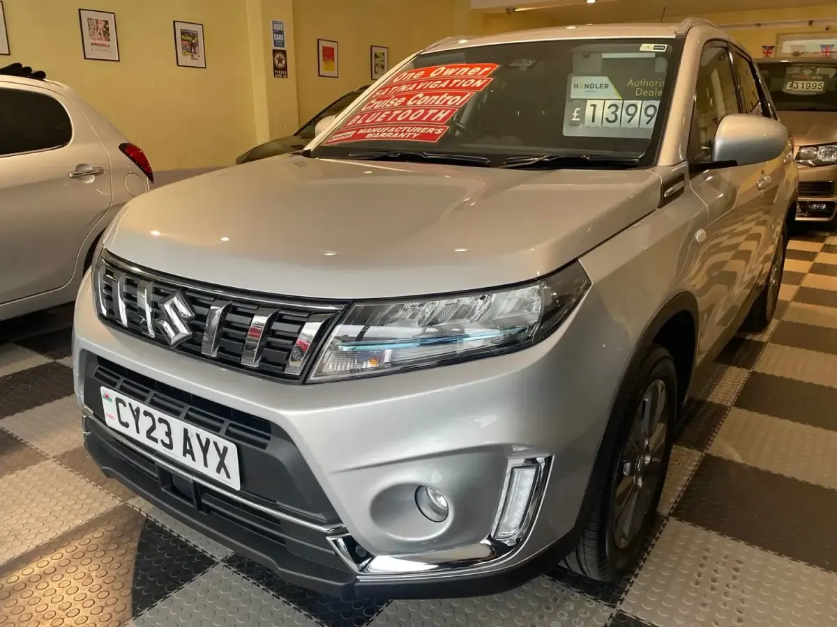 Gebraucht Suzuki Vitara SZ-T 129 PS (94 kW) 2023 Silber SUV