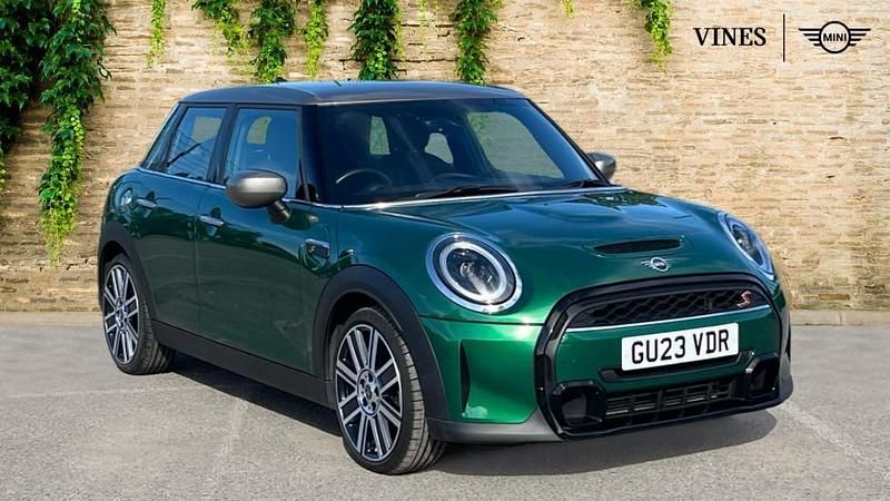 Green Used 2023 Mini Cooper S Exclusive Hatchback | £22,108 (Fair price) - Image 1/4