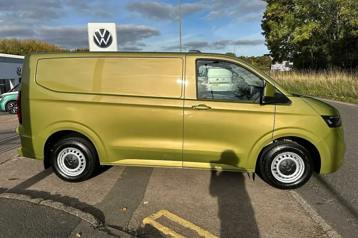 New VW Transporter 100 kW (136 HP) 2025 Green Van