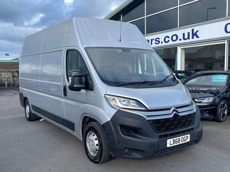 Used Citroën Relay 130 HP (95 kW) 2019 Silver Van