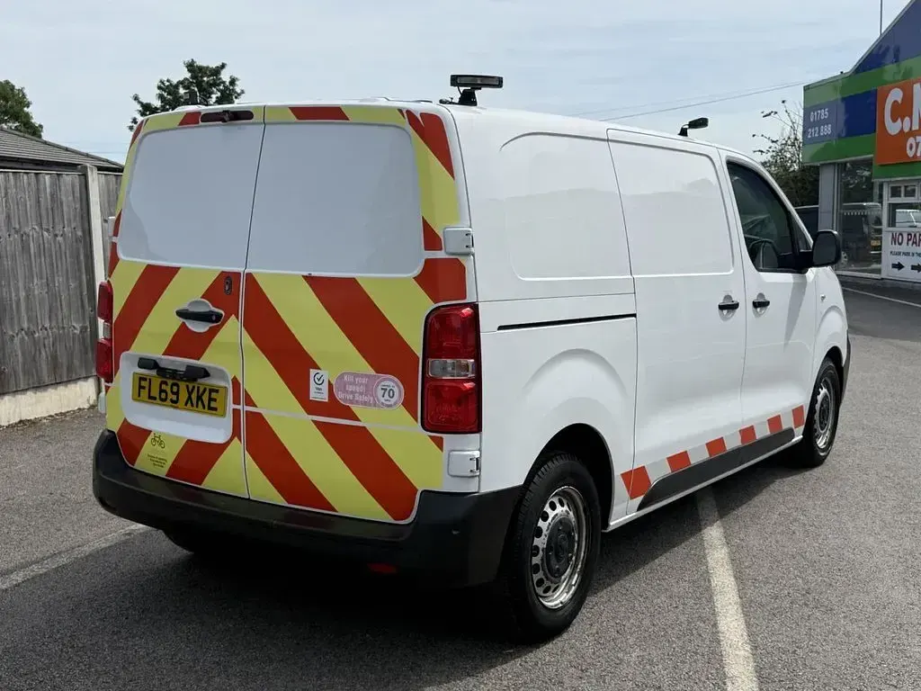Used Vauxhall Vivaro Edition 100 HP (73 kW) 2019 White MPV