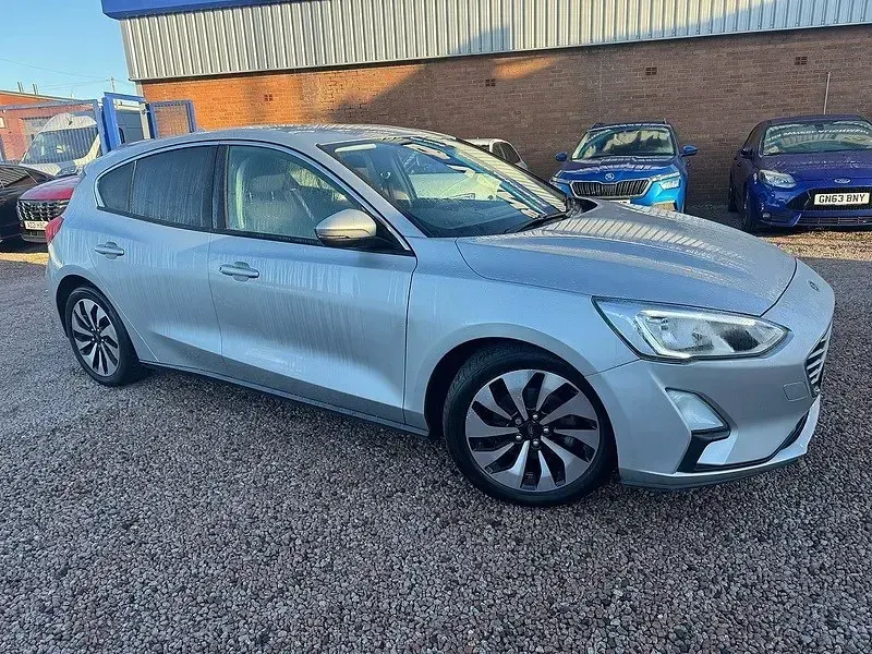 Begagnad Ford Focus Zetec 125 HK (91 kW) 2018 Silver Halvkombi