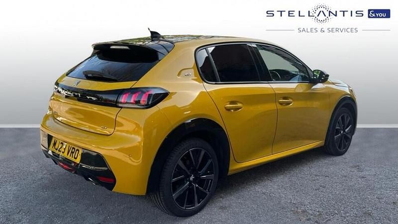 Used Peugeot 208 GT 99 HP (72 kW) 2023 Yellow Hatchback