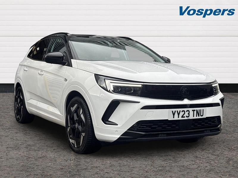 Used Vauxhall Grandland X GSe 300 HP (220 kW) 2023 White SUV