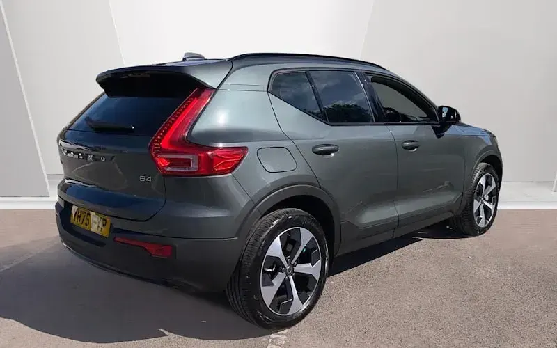 Used Volvo XC40 Plus 197 HP (144 kW) 2025 Green SUV