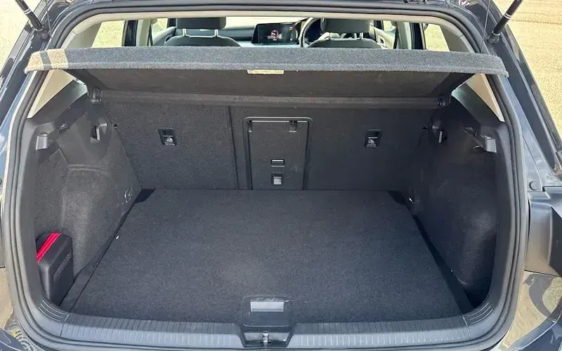 Second-hand VW Golf VIII Life 110 CP (80 kW) 2023 Gri Hatchback