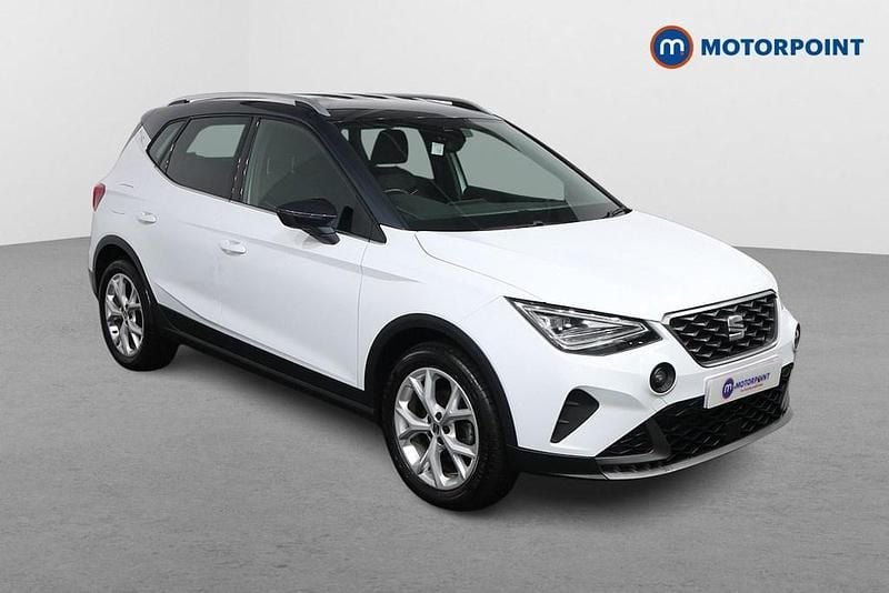 White Used 2023 Seat Arona FR SUV | £13,299 (Fair price) - Image 1/4