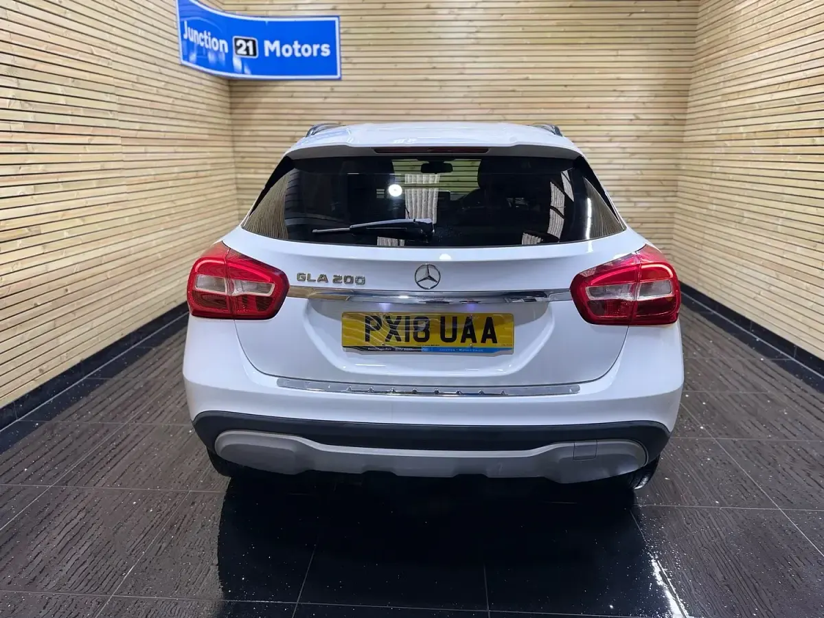 Used Mercedes GLA200 SE 156 HP (114 kW) 2018 White SUV
