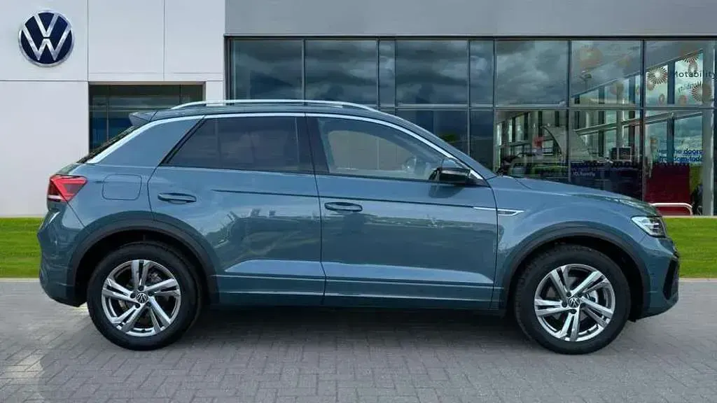 Used VW T-Roc R-line 150 HP (110 kW) 2025 Petrol blue metallic SUV