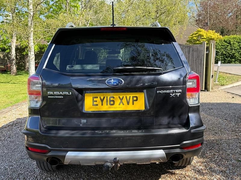 Begagnad Subaru Forester 2016 Grå SUV