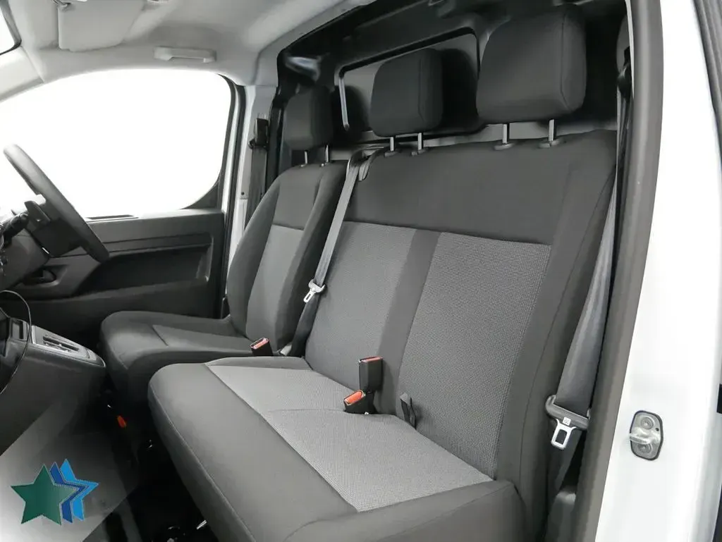Used Peugeot e-Expert 100 kW (136 HP) 2024 White Van