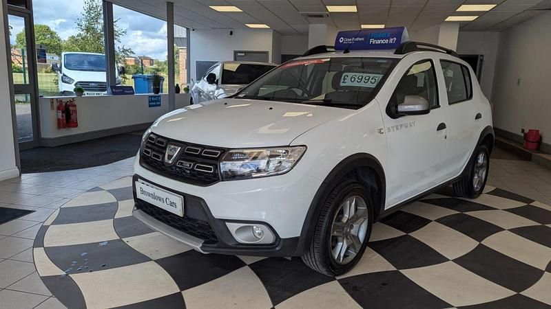 Used Dacia Sandero Ambiance 90 HP (66 kW) 2017 White Hatchback