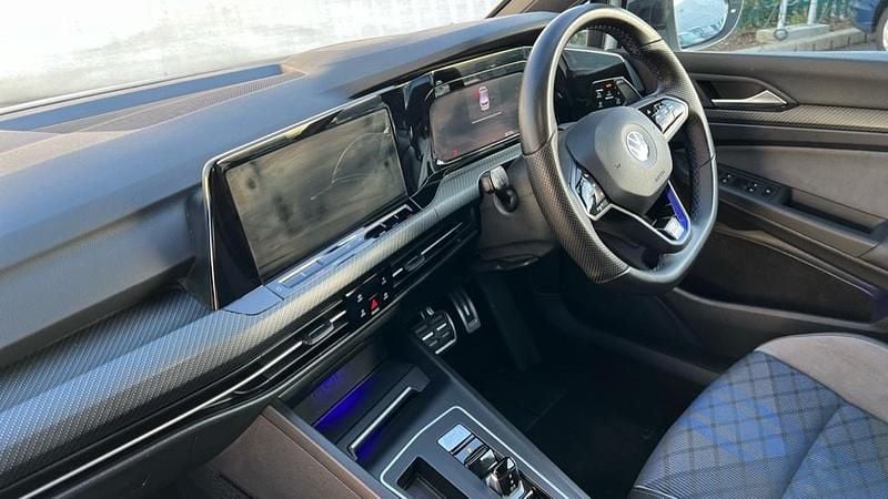 Used VW Golf VIII R 320 HP (235 kW) 2022 Pure white