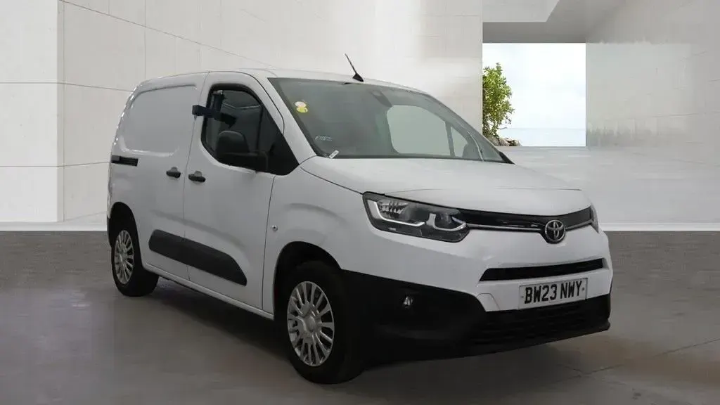 Used Toyota Proace 120 HP (88 kW) 2023 White MPV
