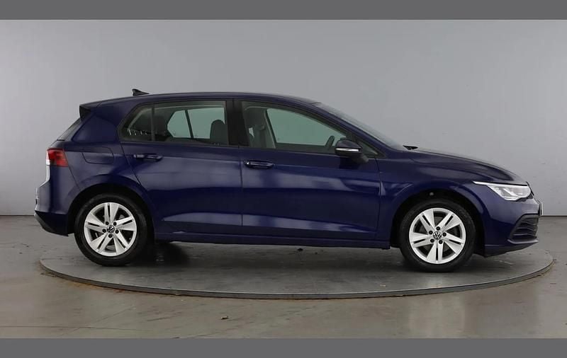 Second-hand VW Golf VIII Life 147 CP (108 kW) 2024 Albastru Hatchback