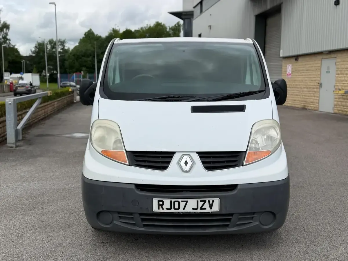 Used Renault Trafic 115 HP (84 kW) 2007 White MPV