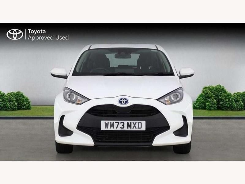 Used Toyota Yaris Hybrid 113 HP (83 kW) 2024 White Hatchback