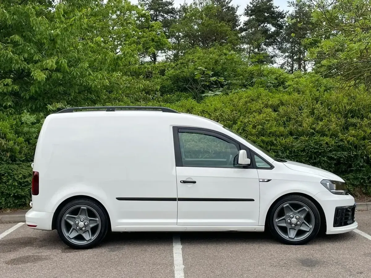 Usado VW Caddy Startline 75 CV (55 kW) 2016 Blanco Monovolumen