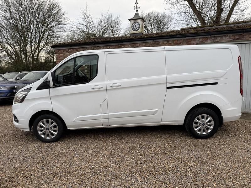 Used Ford Transit Custom Limited 130 HP (95 kW) 2020 White Van