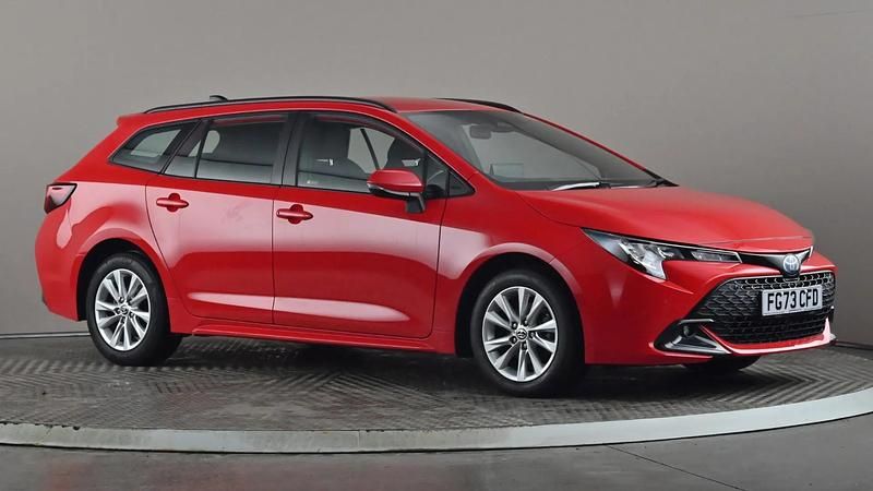 Used Toyota Corolla 140 HP (102 kW) 2023 Red Estate