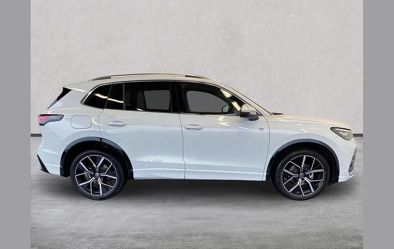 Used VW Tiguan R-line 148 HP (108 kW) 2025 White SUV