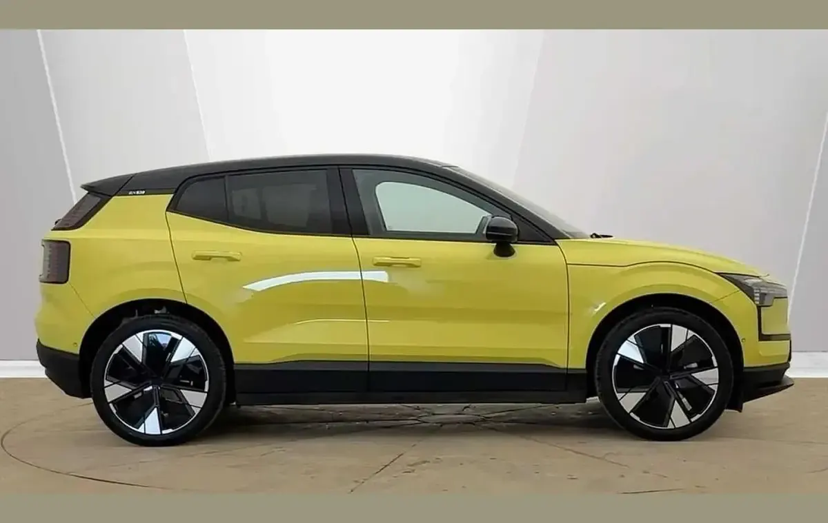 Used Volvo EX30 Ultra 196 kW (267 HP) 2025 Yellow SUV