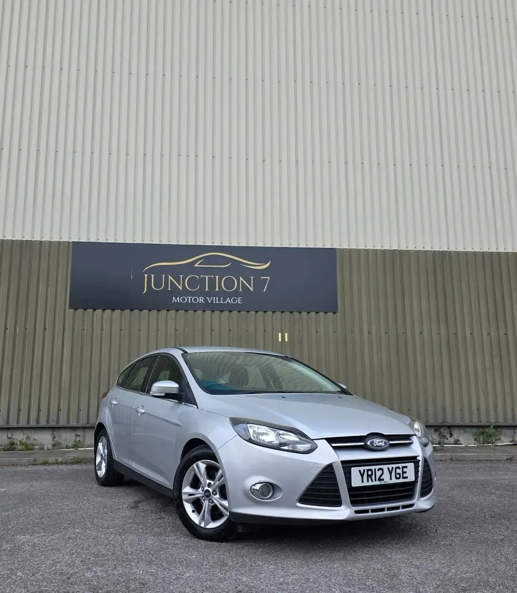 Used Ford Focus Zetec 115 HP (84 kW) 2012 Silver Hatchback