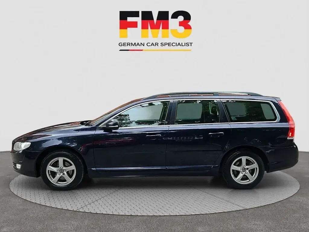 Used Volvo V70 Business Edition 150 HP (110 kW) 2016 Blue Estate