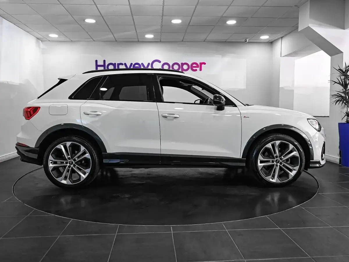 Used Audi 200 Black Edition 200 HP (147 kW) 2023 White Estate