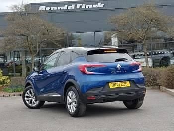 Używany Renault Captur Iconic 130 KM (95 kW) 2021 Niebieski SUV