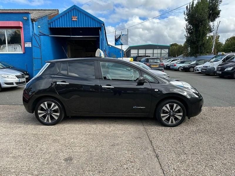 Used Nissan Leaf Tekna 80 kW (109 HP) 2017 Black Hatchback