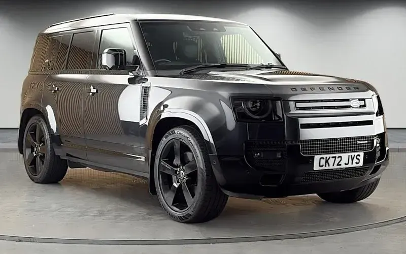 Used Land Rover Defender HSE Dynamic 300 HP (220 kW) 2024 SUV